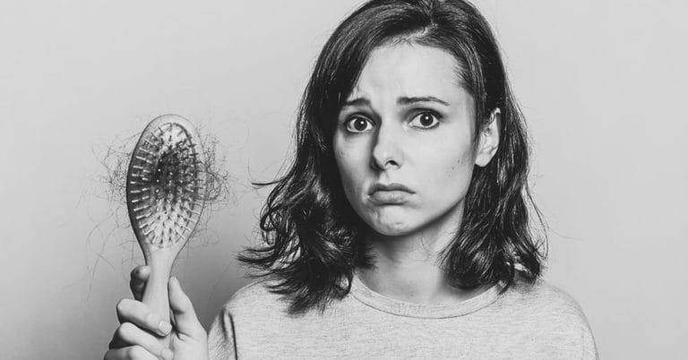 Caduta dei capelli: un problema da non sottovalutare anche nelle donne
