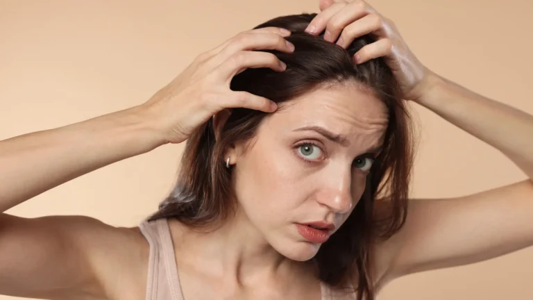 Alopecia androgenetica femminile: cause, cura e trattamenti
